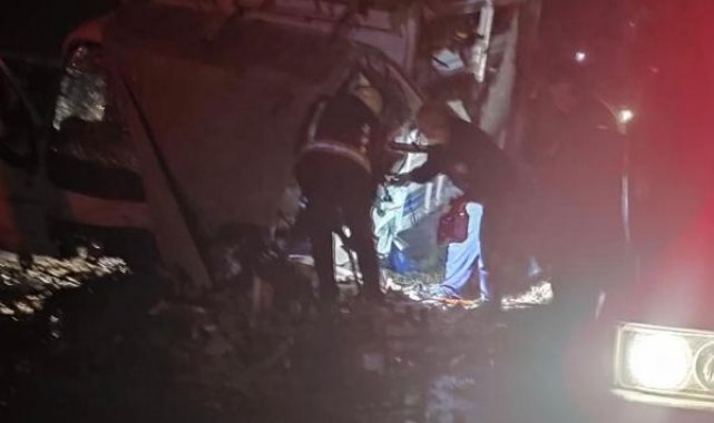 Düğün dönüşü kaza; 2 kuzen öldü, 1 ağır yaralı