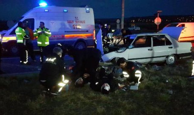 Edirne'de otomobille hafif ticari araç çarpıştı; 6 yaralı