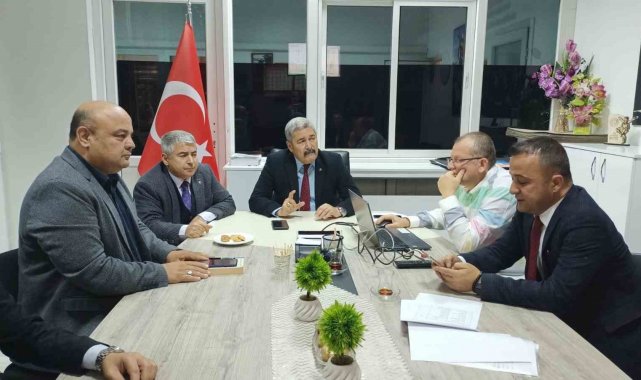 Efeler'de "Eğitim Yöneticileri Okuyor" projesi dikkat çekiyor
