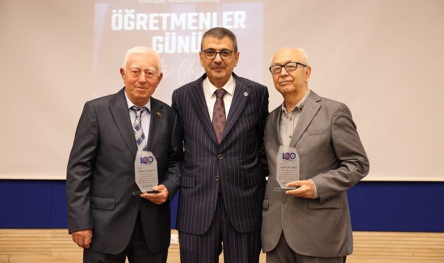 Eğitim fakültesi hâtıralara, şiirlerle, şarkılarla Öğretmenler Günü'nü kutladı