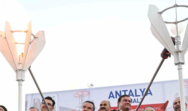 Elmalı doğalgaza kavuştu, ilk doğalgazı Başkan Böcek yaktı