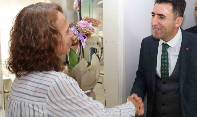 Emekli öğretmen çifti sevindiren kapı sesi