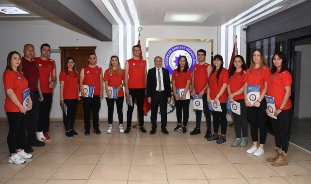 Emniyet Müdürü Kurt, sporcu polisleri tebrik etti