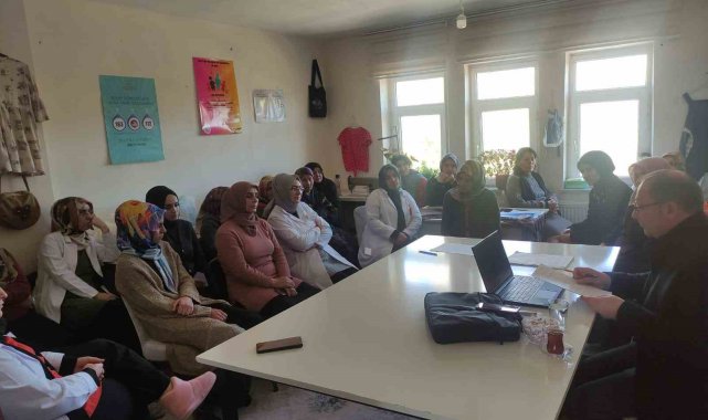 Erciş'te 'Aile Akademisi' eğitimleri devam ediyor