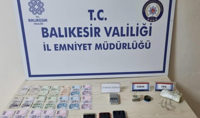 Erdek'te yapılan aramada şahısların üzerinde uyuşturucu bulundu