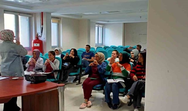 Ermenek'te hastane personeline işaret dili eğitimi verildi