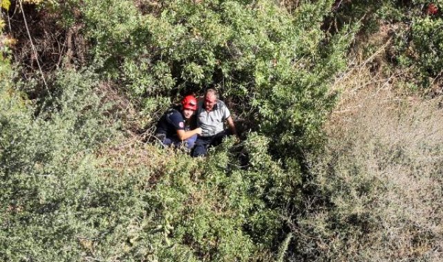 Falezlerden düştü, ekipler tarafından kurtarıldı