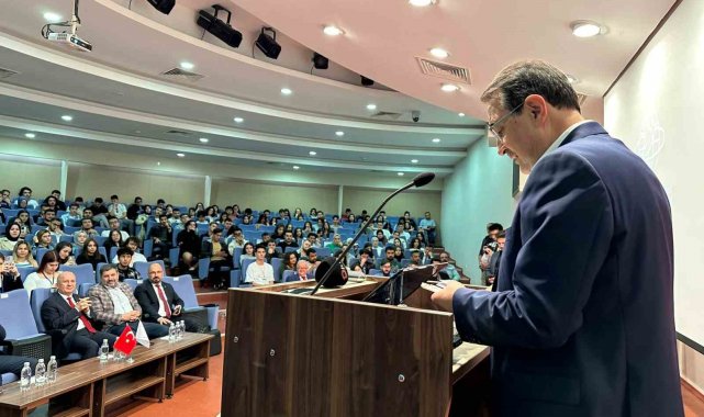 Fatih Dönmez öğrencilerle bir araya gelerek sorularını yanıtladı