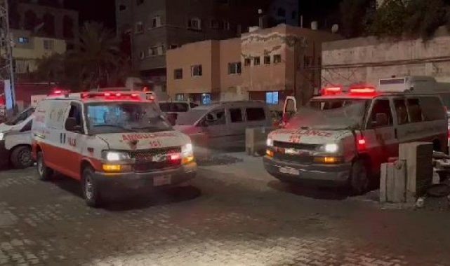 Filistin Kızılayı, 2 ambulansının daha vurulduğunu açıkladı