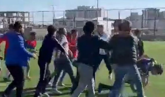 Futbol turnuvasında liselilerin kavgası kamerada