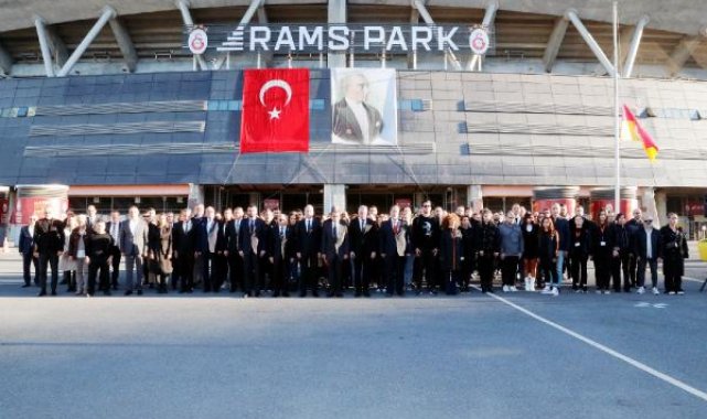 Galatasaray'da Atatürk için anma töreni düzenlendi
