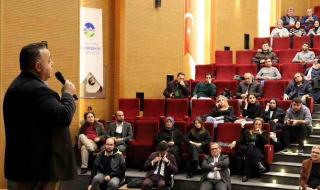 Gazeteci Zafer Şahin'den gençlere sosyal medya uyarısı