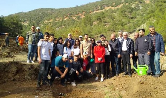 Gaziantep'te, depremde hayatını kaybedenler için 3 bin 985 fidan dikildi