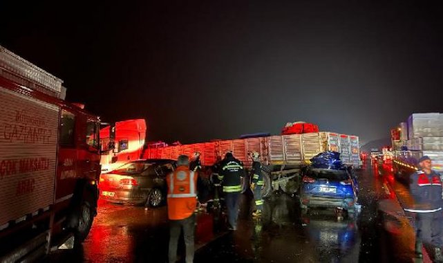 Gaziantep'te, otomobil TIR'ın altına girdi: 1 ölü, 3 yaralı