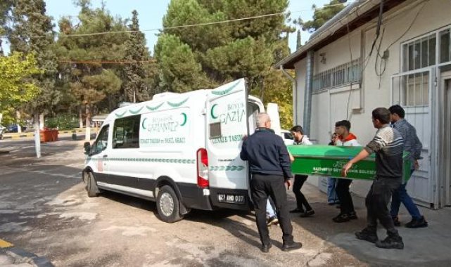 Gaziantep'te otomobiller çarpıştı: 2 ölü, 3 yaralı