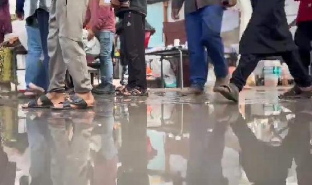 Gazze Şeridi'nde sağanak yağış: Barınaklar yaşanmaz halde