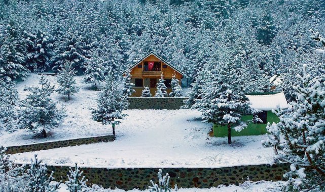 Gümüşhane'nin yükseklerinde kar yağışı ve tipi etkili oluyor