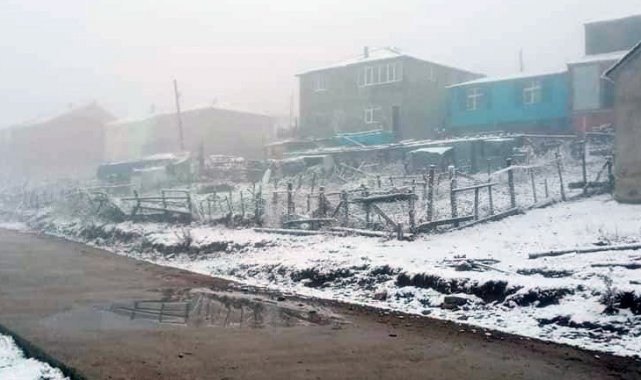 Gümüşhane'nin yükseklerinde kar yağışı