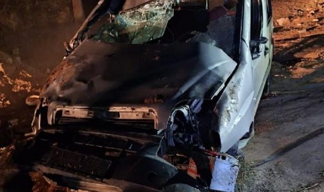 Hafif ticari araç şarampole devrildi: 1 ölü, 3 yaralı