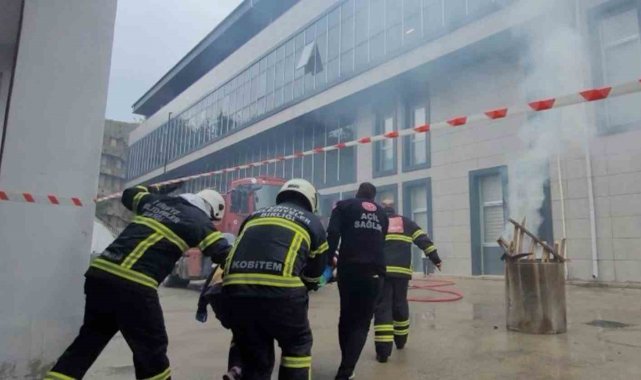 Hastanedeki deprem tatbikatı gerçeği aratmadı