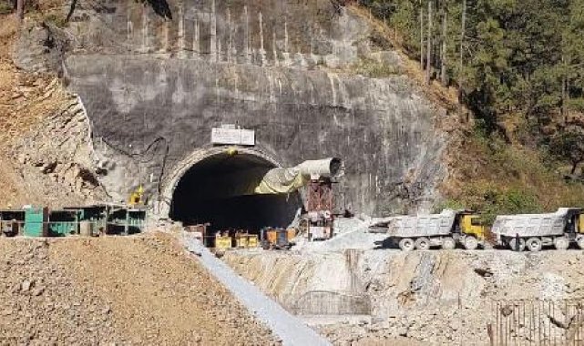 Hindistan'da çöken tünelde mahsur kalan işçilerin kurtarılma çalışmalarına ara verildi