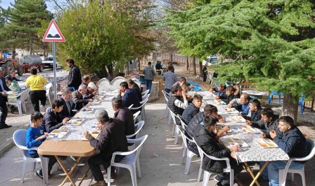 Hisarcık'ın Kutluhallar köyü gençlerinden hayır yemeği