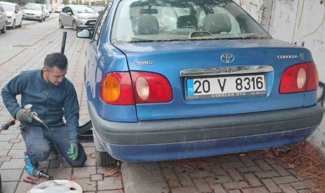 İki sokakta park halindeki araçların lastikleri kesildi