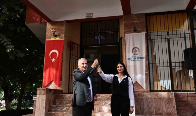İlk ders zilini Başkan Zolan çaldı