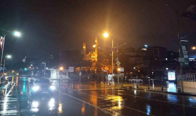 İstanbul'da beklenen sağanak başladı