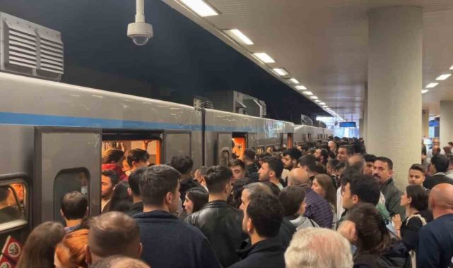 İstanbul'da gelmeyen metrolar ve yürümeyen merdivenler vatandaşları çileden çıkardı