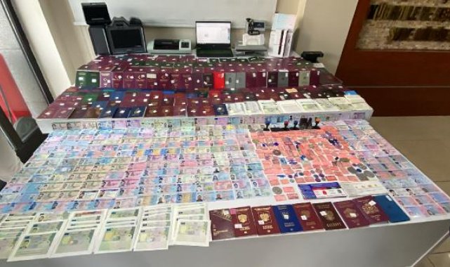 İstanbul'da sahte belgeyle göçmen kaçakçılığı yapan şüpheli yakalandı