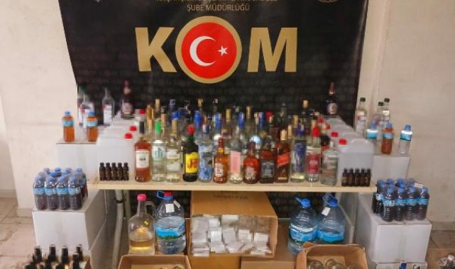 İzmir'de gümrük kaçağı dolgu, botoks ürünü ile alkol ele geçti