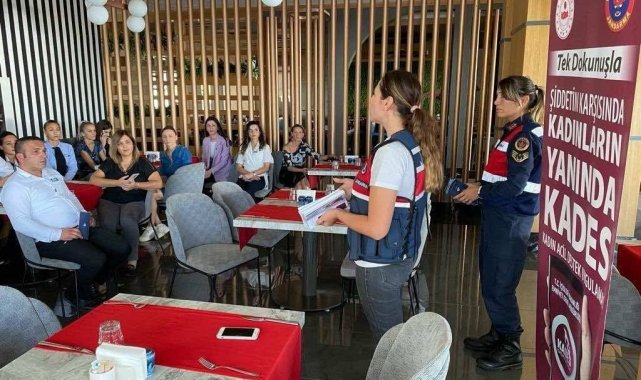 Jandarma ekipleri hotel çalışanlarını kadına şiddete karşı bilgilendirdi