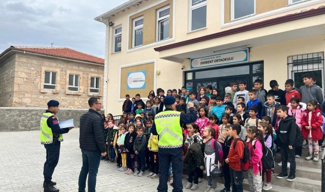 Jandarmadan öğrencilere trafik semineri