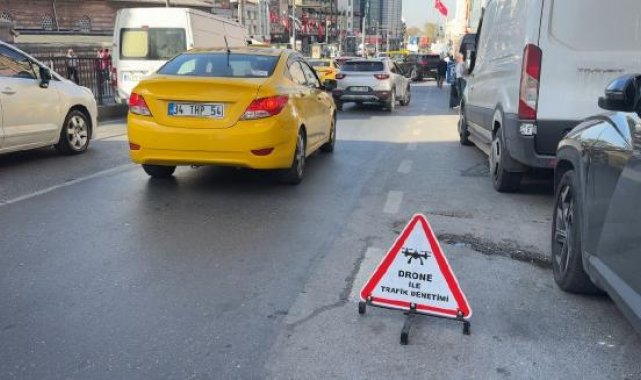 Kadıköy'de yayalara geçiş hakı vermeyen sürücülere ceza