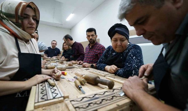 Kahramanmaraş'ın Geleneksel El İşleme Sanatı KAMEK'te yaşatılıyor