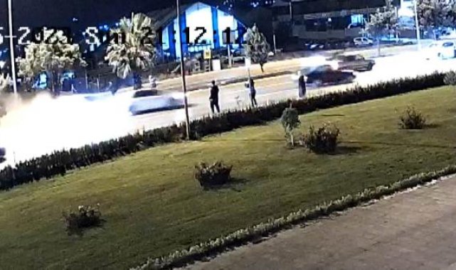 Kahramanmaraş'ta 3 aracın karıştığı kaza kamerada; 1 yaralı