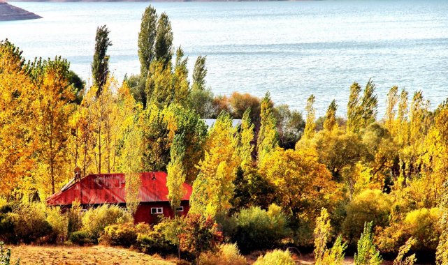 Kahramanmaraş'ta Adatepe Barajın da sonbahar manzaraları