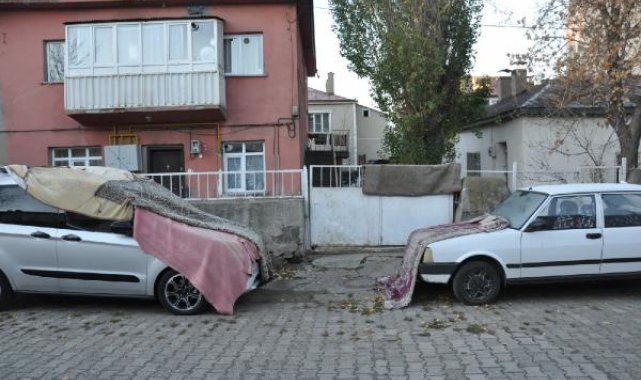 Kars'ta sıcaklık eksi 6 dereceye düştü; araçlar için battaniyeli önlem