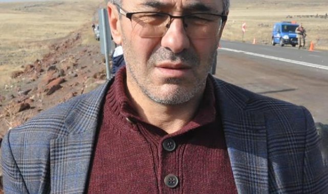 Kars'ta tur minibüsü, sürüye çarptı; 25 koyun öldü