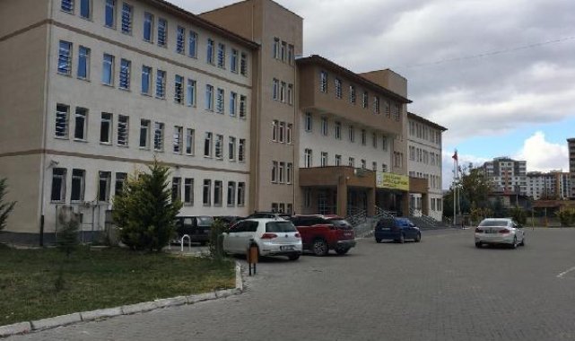 Kayseri'de 7 lise öğrencisi zehirlenme şüphesiyle hastaneye kaldırıldı