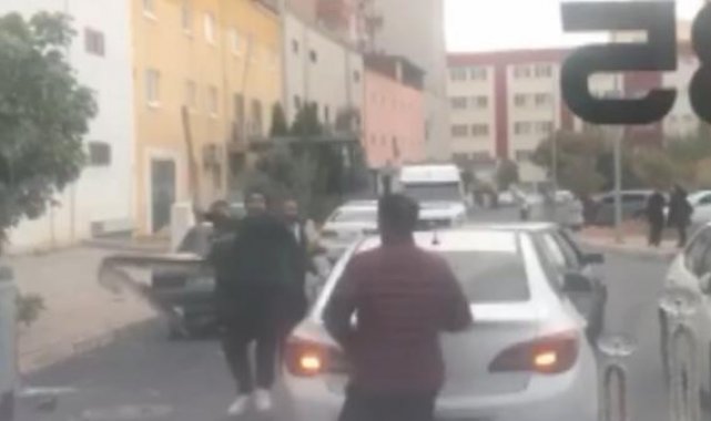 Kazaya karışan sürücülerden biri 'tampon' ile saldırdı, diğeri bıçakla karşılık verdi