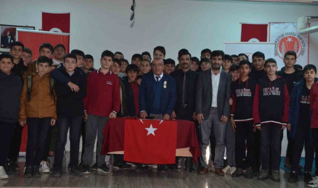 Kıbrıs gazisi Yıldırım, öğrencilere hatıralarını anlattı