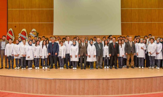 KMÜ'de genç diş hekimleri beyaz önlük giydi