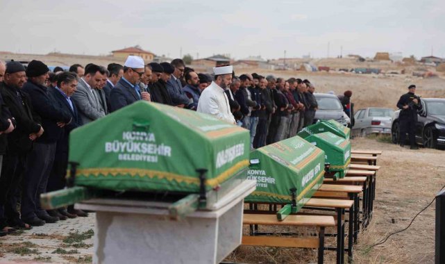 Konya'daki feci kazada hayatını kaybeden aynı aileden 5 kişi toprağa verildi
