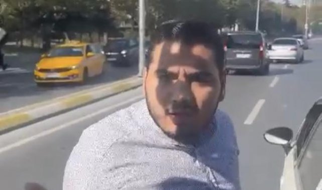 Küçükçekmece'de İETT otobüsünün önünü kesen sürücüye yolcular tepki gösterdi