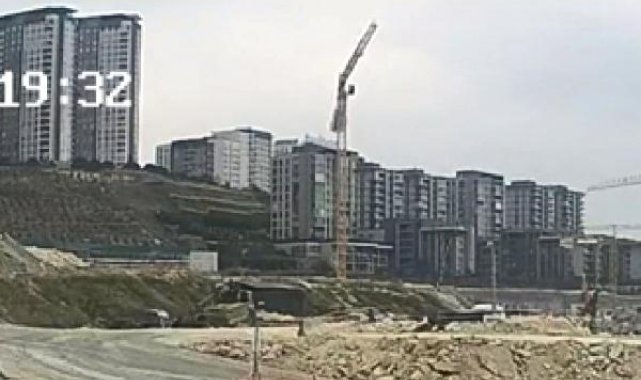 Küçükçekmece'de kule vinç kırıldı; operatör şans eseri kurtuldu
