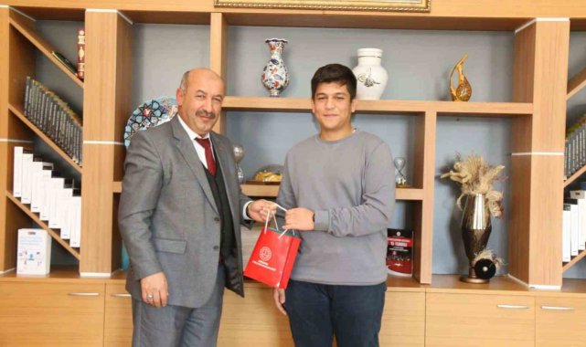 Kütahya Aysel-Selahattin Erkasap Sosyal Bilimler Lisesi öğrencisinin projesi Türkiye ikincisi