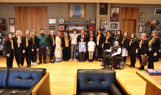 Kütahya Belediye Başkanı Işık özel misafirleri makamında konuk etti