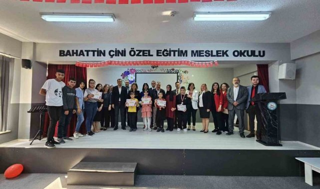 Kütahya'da "Cumhuriyetimiz 100. Yaşında" konulu resim yarışması ödül töreni
